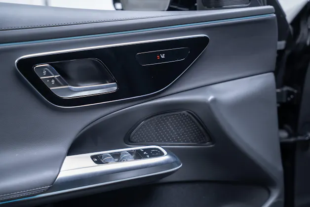 MERCEDES-BENZ E 220 d AMG Line 4matic / 360°Kamera / Ambientebeleuchtung
