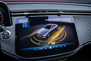 MERCEDES-BENZ E 220 d AMG Line 4matic / 360°Kamera / Ambientebeleuchtung