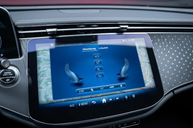 MERCEDES-BENZ E 220 d AMG Line 4matic / 360°Kamera / Ambientebeleuchtung