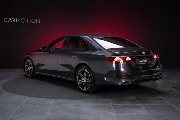 MERCEDES-BENZ E 220 d AMG Line 4matic / 360°Kamera / Ambientebeleuchtung