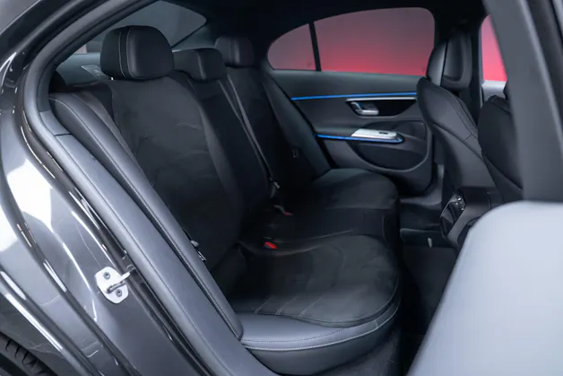 MERCEDES-BENZ E 220 d AMG Line 4matic / 360°Kamera / Ambientebeleuchtung