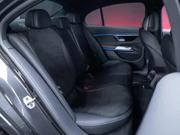 MERCEDES-BENZ E 220 d AMG Line 4matic / 360°Kamera / Ambientebeleuchtung