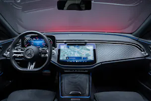 MERCEDES-BENZ E 220 d AMG Line 4matic / 360°Kamera / Ambientebeleuchtung