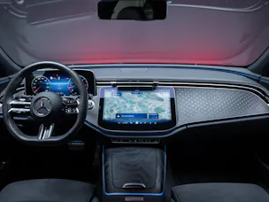 MERCEDES-BENZ E 220 d AMG Line 4matic / 360°Kamera / Ambientebeleuchtung
