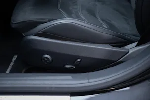 MERCEDES-BENZ E 220 d AMG Line 4matic / 360°Kamera / Ambientebeleuchtung