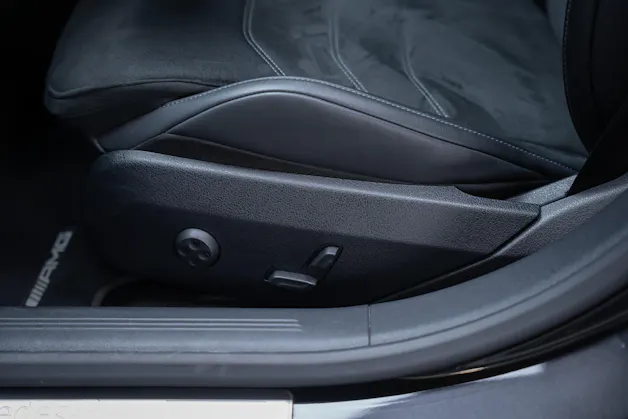 MERCEDES-BENZ E 220 d AMG Line 4matic / 360°Kamera / Ambientebeleuchtung