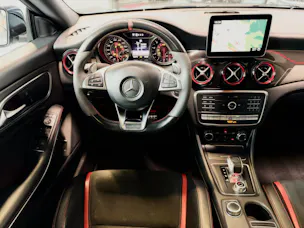 MERCEDES-BENZ CLA 45 AMG 4Matic Speedshift