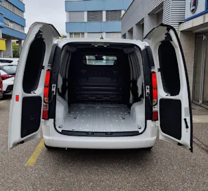 HYUNDAI Staria Cargo 84 kWh Amplia
