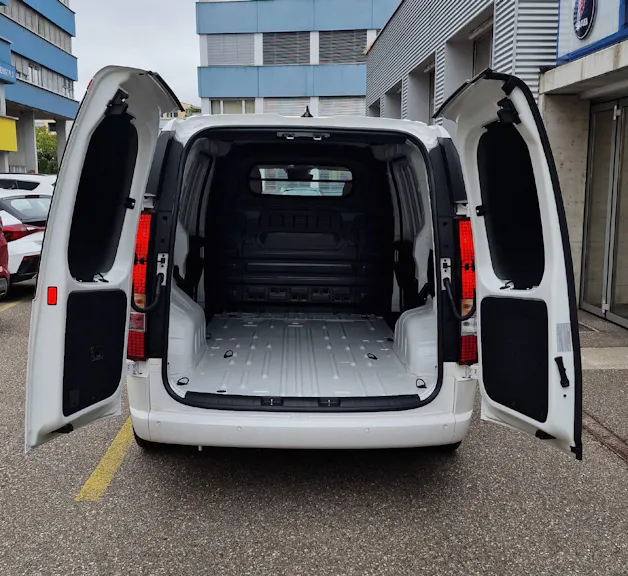 HYUNDAI Staria Cargo 84 kWh Amplia