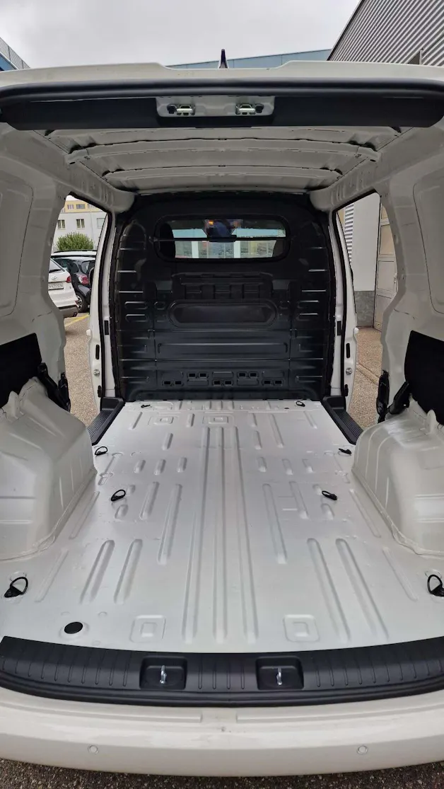 HYUNDAI Staria Cargo 84 kWh Amplia
