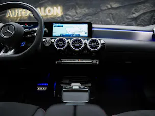 MERCEDES-BENZ CLA 35 AMG 4Matic 8G-DCT *Werksgarantie*Panorama*