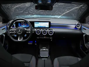 MERCEDES-BENZ CLA 35 AMG 4Matic 8G-DCT *Werksgarantie*Panorama*