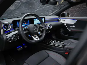 MERCEDES-BENZ CLA 35 AMG 4Matic 8G-DCT *Werksgarantie*Panorama*