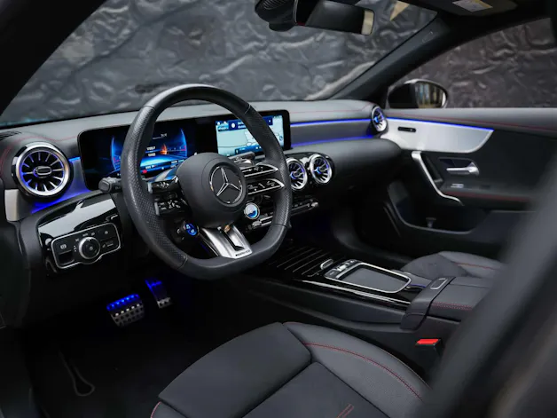 MERCEDES-BENZ CLA 35 AMG 4Matic 8G-DCT *Werksgarantie*Panorama*
