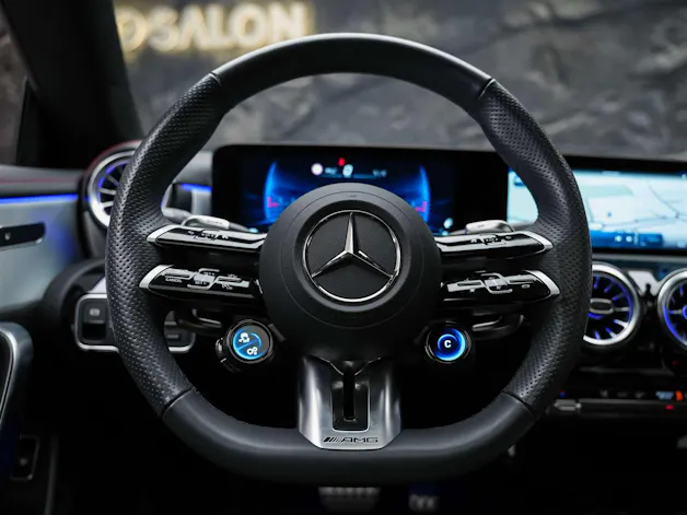 MERCEDES-BENZ CLA 35 AMG 4Matic 8G-DCT *Werksgarantie*Panorama*