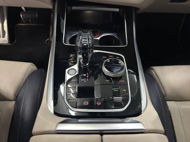 BMW X7 M50i