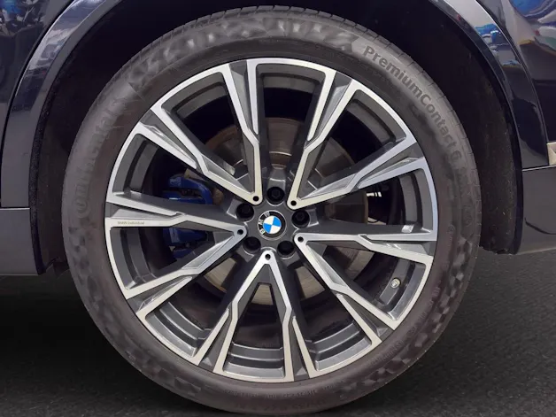 BMW X7 M50i