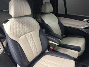 BMW X7 M50i