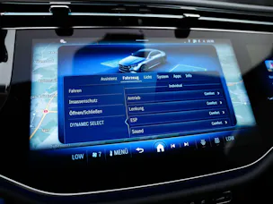 MERCEDES-BENZ E 200 AMG Line 9G-Tronic *Superscreen*Werksgarantie*Burmester*