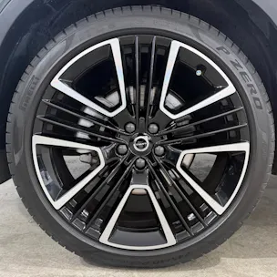VOLVO XC40 2.0 B4 MH Ultra Dark