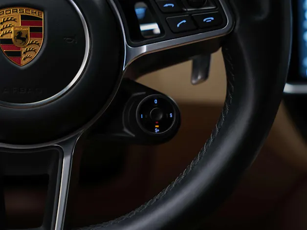 PORSCHE Cayenne 4.0 V8 GTS *CH Auto*Panorama*Massage*Allradlenkung*