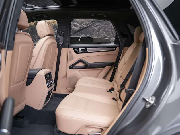 PORSCHE Cayenne 4.0 V8 GTS *CH Auto*Panorama*Massage*Allradlenkung*