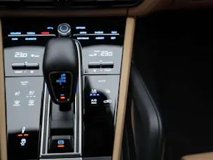 PORSCHE Cayenne 4.0 V8 GTS *CH Auto*Panorama*Massage*Allradlenkung*