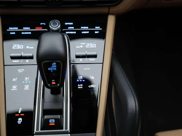 PORSCHE Cayenne 4.0 V8 GTS *CH Auto*Panorama*Massage*Allradlenkung*