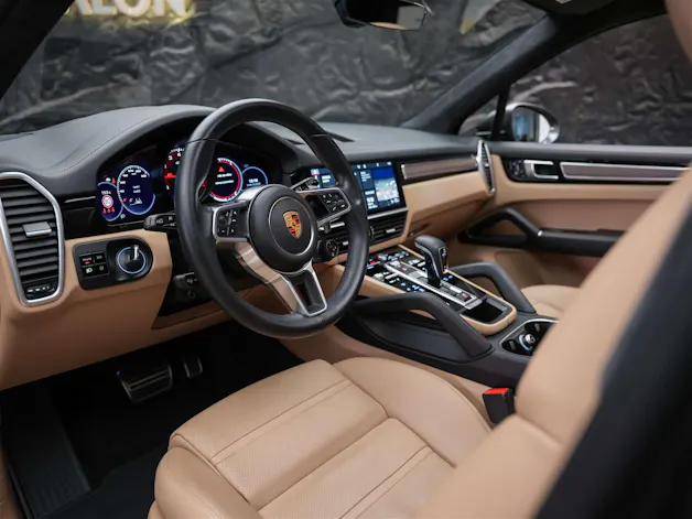 PORSCHE Cayenne 4.0 V8 GTS *CH Auto*Panorama*Massage*Allradlenkung*