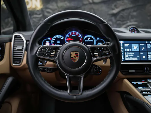PORSCHE Cayenne 4.0 V8 GTS *CH Auto*Panorama*Massage*Allradlenkung*
