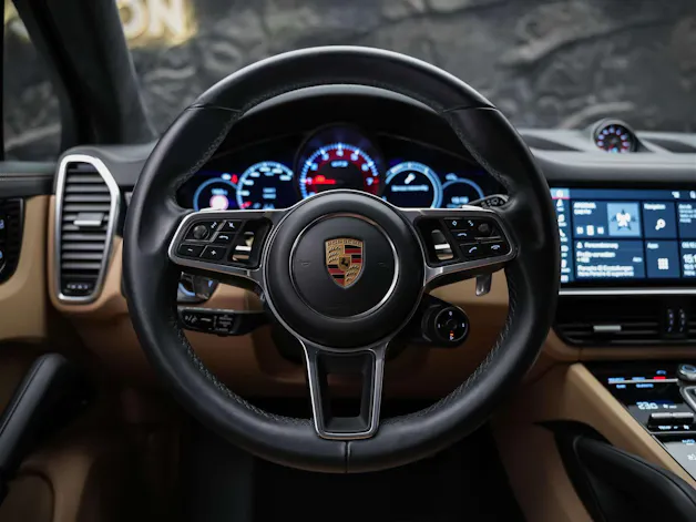PORSCHE Cayenne 4.0 V8 GTS *CH Auto*Panorama*Massage*Allradlenkung*