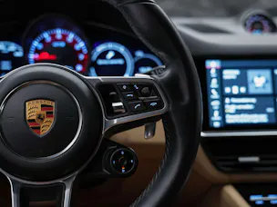 PORSCHE Cayenne 4.0 V8 GTS *CH Auto*Panorama*Massage*Allradlenkung*