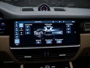 PORSCHE Cayenne 4.0 V8 GTS *CH Auto*Panorama*Massage*Allradlenkung*