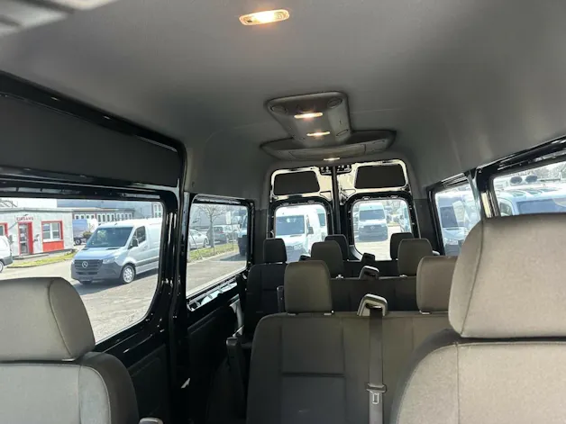 MERCEDES-BENZ Sprinter 319 CDI Lang 9G-TRONIC 4x4 9 Sitzer