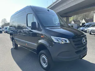 MERCEDES-BENZ Sprinter 319 CDI Lang 9G-TRONIC 4x4 9 Sitzer