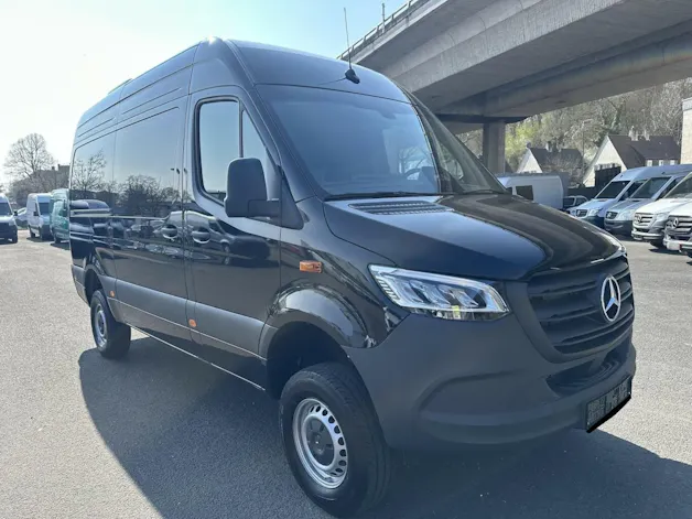 MERCEDES-BENZ Sprinter 319 CDI Lang 9G-TRONIC 4x4 9 Sitzer