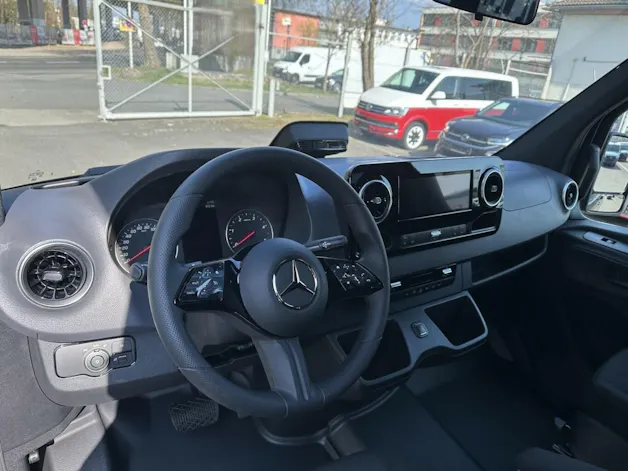 MERCEDES-BENZ Sprinter 319 CDI Lang 9G-TRONIC 4x4 9 Sitzer
