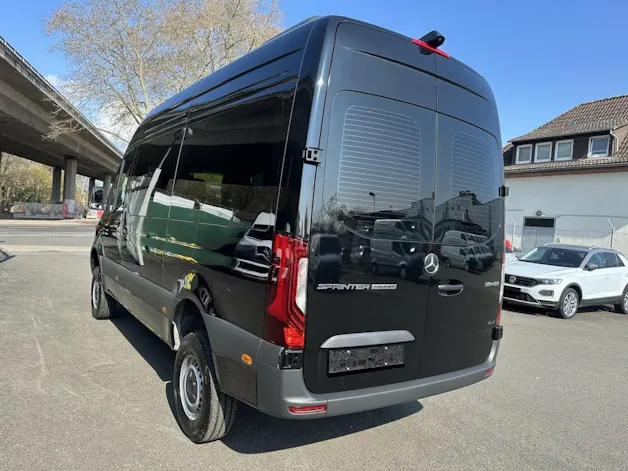 MERCEDES-BENZ Sprinter 319 CDI Lang 9G-TRONIC 4x4 9 Sitzer