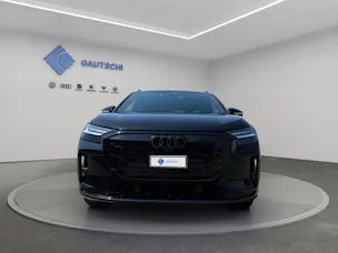 AUDI Q4 e-tron SUV quattro performance Swiss Ski
