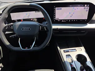 AUDI Q4 e-tron SUV quattro performance Swiss Ski