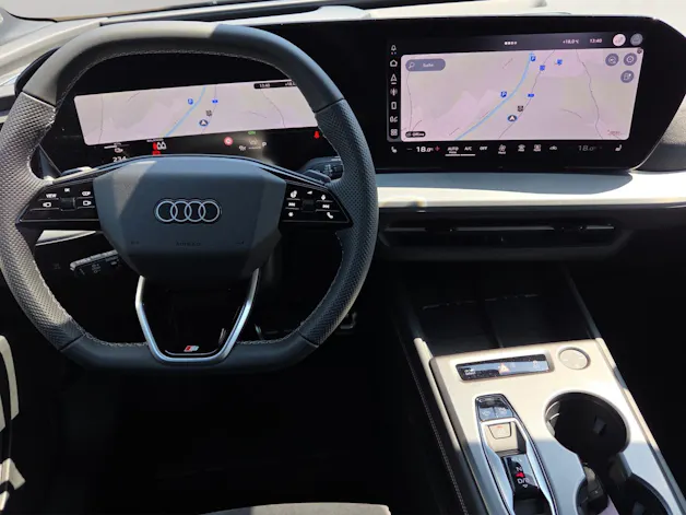 AUDI Q4 e-tron SUV quattro performance Swiss Ski