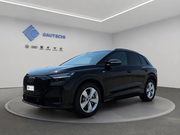 AUDI Q4 e-tron SUV quattro performance Swiss Ski