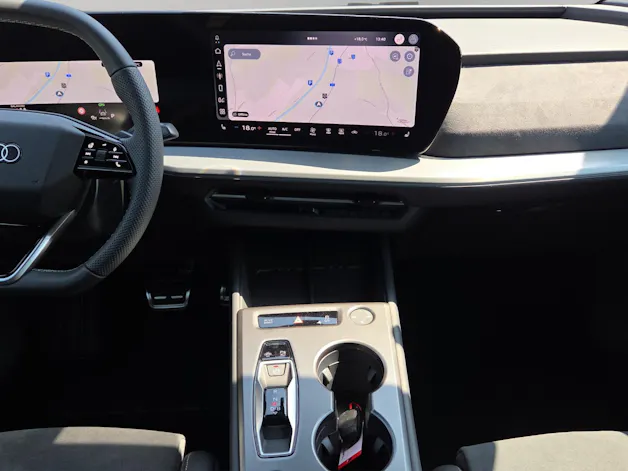 AUDI Q4 e-tron SUV quattro performance Swiss Ski