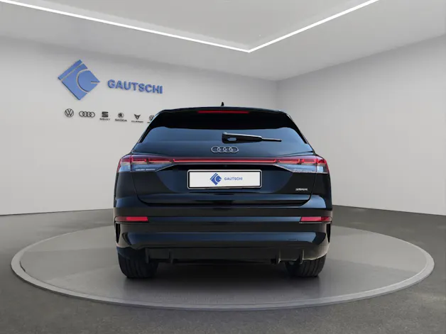 AUDI Q4 e-tron SUV quattro performance Swiss Ski