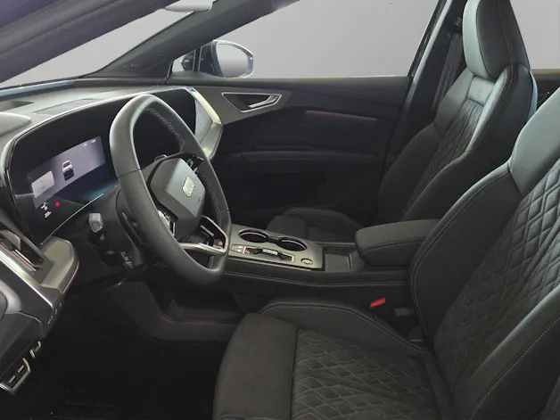 AUDI Q4 e-tron SUV quattro performance Swiss Ski