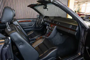 MERCEDES-BENZ 300 CE-24 Cabrio