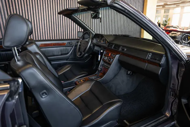 MERCEDES-BENZ 300 CE-24 Cabrio