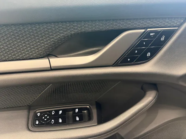 PORSCHE Taycan 4S
