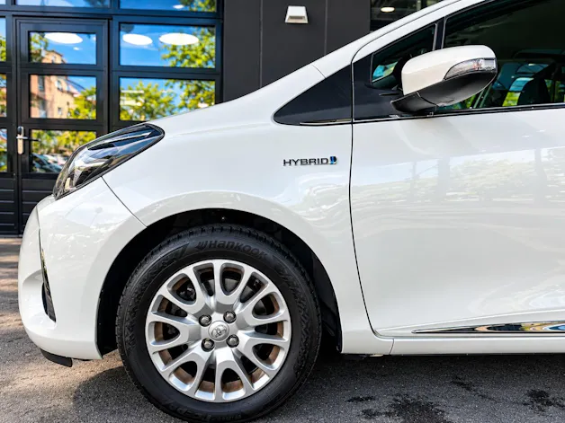 Toyota Yaris 1.5 VVT-i Hybrid Premium e-CVT