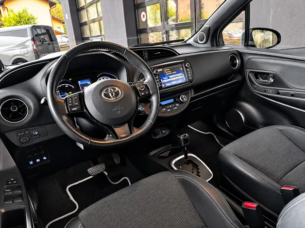 Toyota Yaris 1.5 VVT-i Hybrid Premium e-CVT
